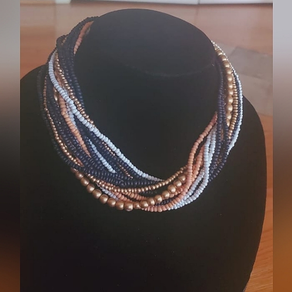 Multicolored earth tone Multiple Beaded Necklace. 🌴